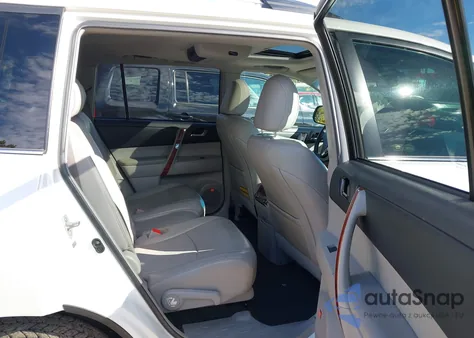 2013 Toyota Highlander Limited V6 z USA, uszkodzony, nr VIN 5TDDK3EH8DS189351